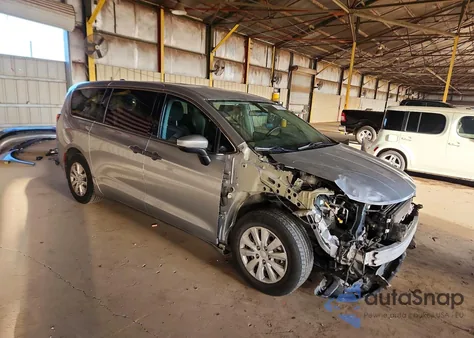 2020 Chrysler Voyager L z USA, uszkodzony, nr VIN 2C4RC1AG2LR121039